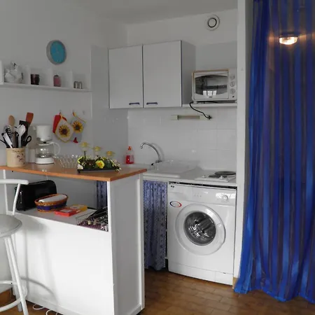 Climatise Pour 2 Avec Terrasse Et Parking Pres Des Plages - Fr-1-338-613 Apartment Sete