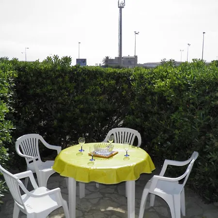 Climatise Pour 2 Avec Terrasse Et Parking Pres Des Plages - Fr-1-338-613 Apartment *